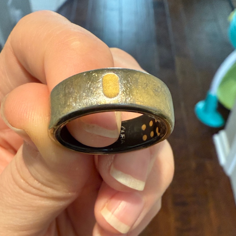 Oura Ring Charging Dock with Gold and Black Accent - Picture 9 of 11